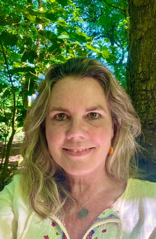 FE41FFDE-6FC7-4735-9E1D-A14AB0A4E2C6_1_105_c Jen Walsh - online counsellor based in Sheffield